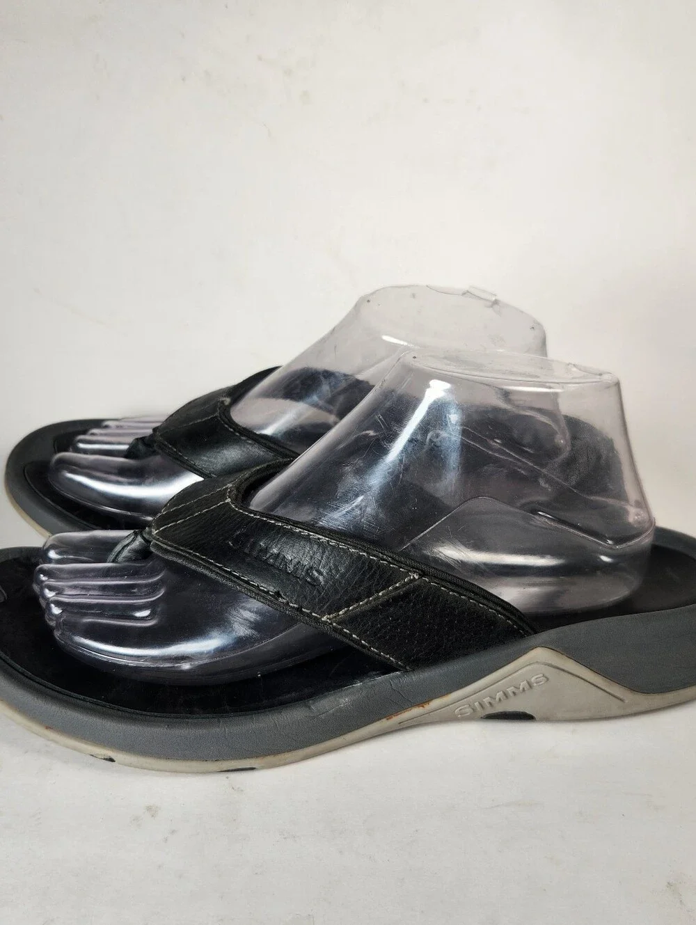 SIMMS Men's Ebb Tide Sandal Size 9 Black Fishing Outdoor Flip Flop Shoe
